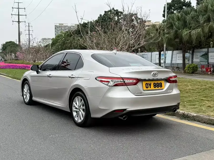 Toyota Camry Camry 2021 2.0G Deluxe Edition 2022 — миниатюра 2