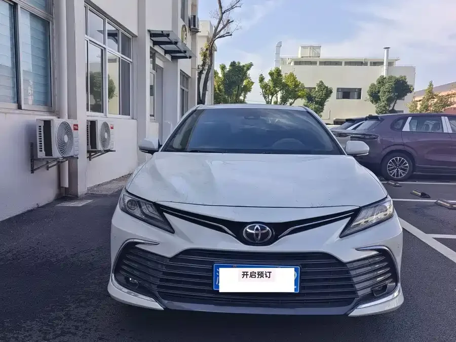 Toyota Camry Camry 2021 2.0G Deluxe Edition 2022 — фото 1, купить с доставкой в Москву