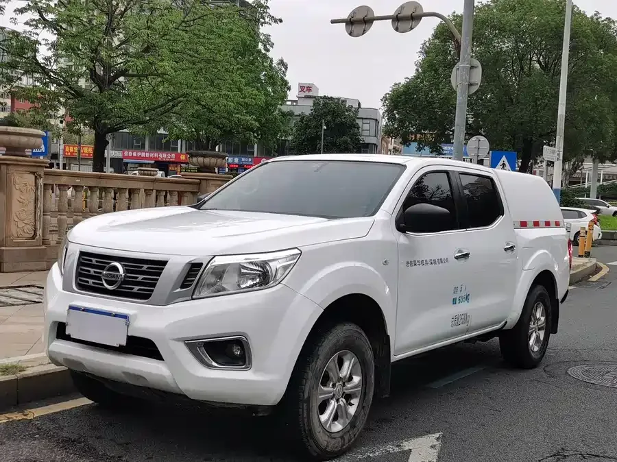 Nissan Navara 2021 Navara 2.5L Manual 2WD Comfort Model QR25 2022 — фото 1, купить с доставкой в Москву