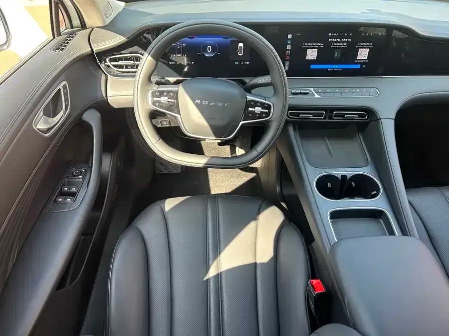Roewe D7 Roewe D7 2025 DMH 125km World Champion Edition 2026 — миниатюра 4