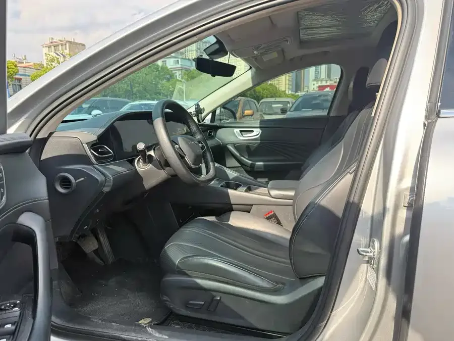 Roewe D7 Roewe D7 2025 DMH 125km World Champion Edition 2025 — миниатюра 2