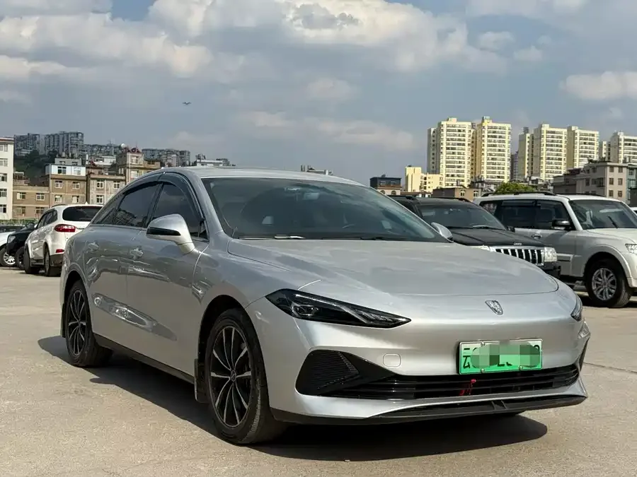 Roewe D7 Roewe D7 2025 DMH 125km World Champion Edition 2025 — фото 1, купить с доставкой в Москву