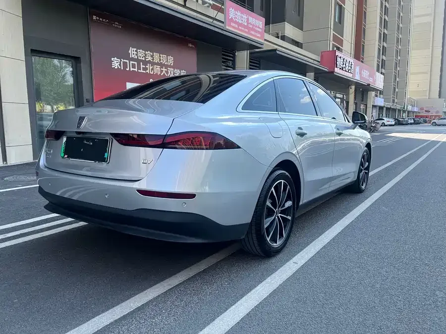 Roewe D7 Roewe D7 2025 DMH 125km World Champion Excellence Edition 2025 — миниатюра 2