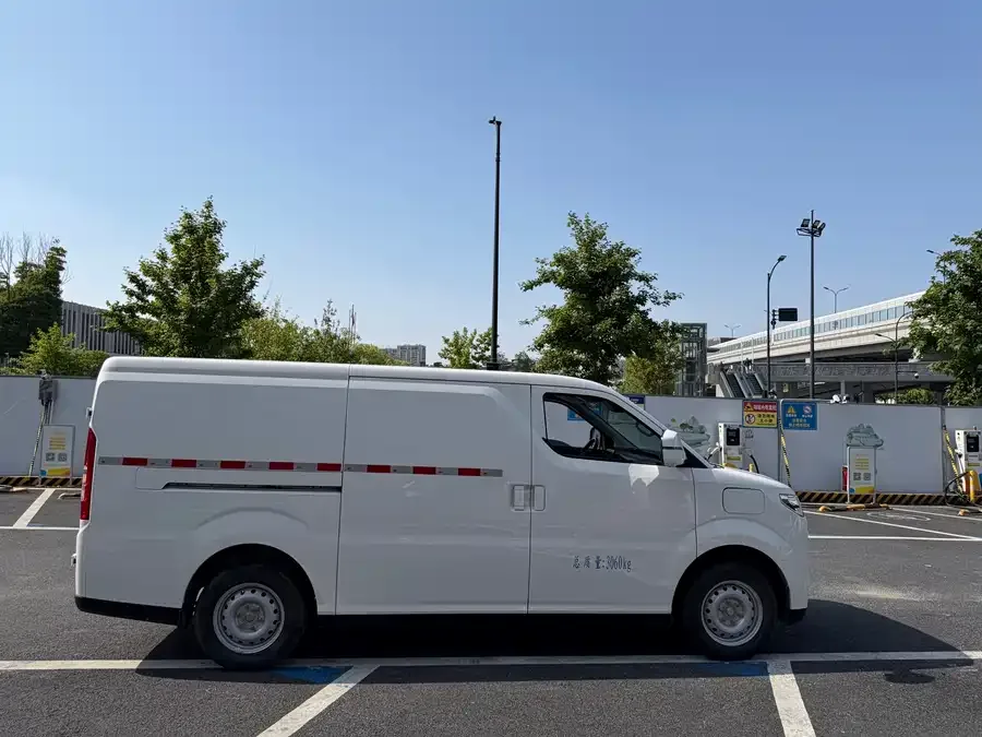 Rich Cars Rich New Energy EC75 Rich New Energy EC75 2025 Smart Supercharger Edition Pioneer II 50.1kWh 2025 — миниатюра 3