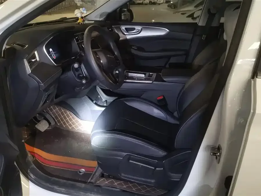 Roewe RX5 Roewe RX5 2025 PLUS 330TGI Automatic Trendsetting Smart Edition 2025 — миниатюра 3