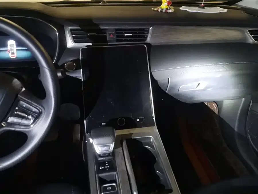 Roewe RX5 Roewe RX5 2025 PLUS 330TGI Automatic Trendsetting Smart Edition 2025 — миниатюра 4