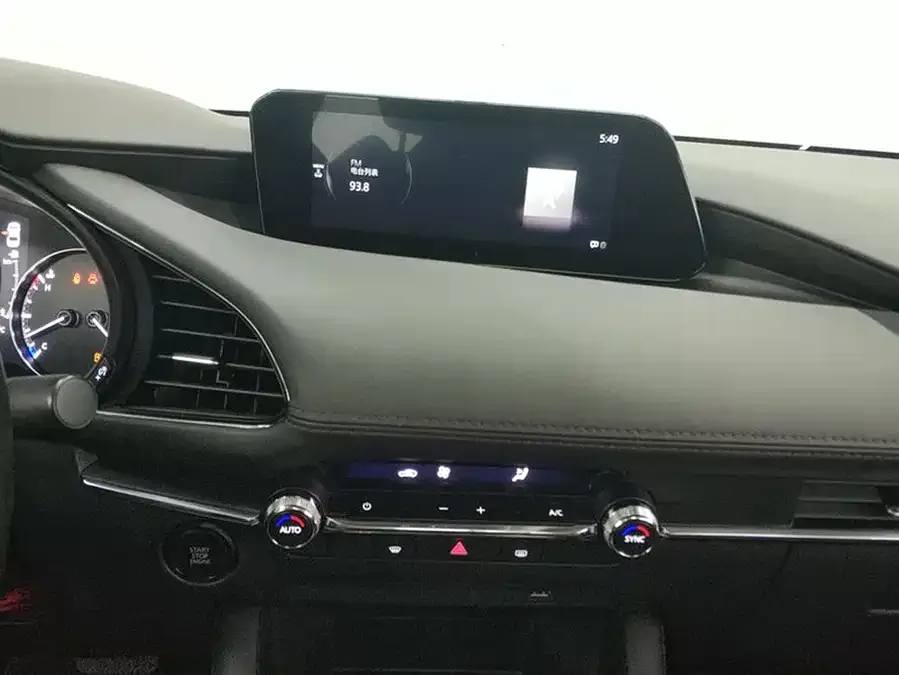 Mazda Axela Mazda3 Angkesela 2021 2.0L automatic quality version 2022 — миниатюра 4