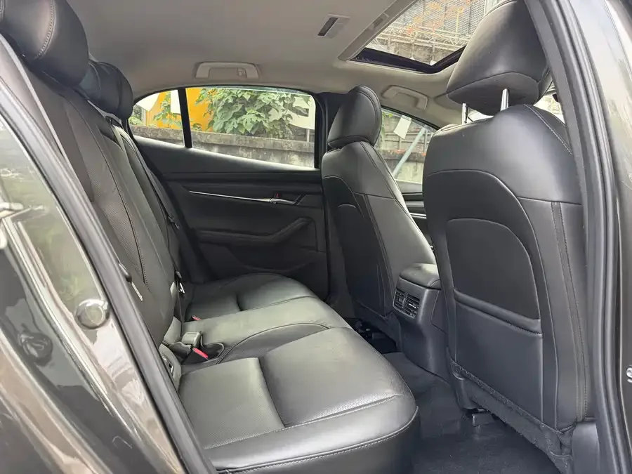 Mazda Axela Mazda3 Angkesela 2022 2.0L automatic quality version 2022 — миниатюра 4