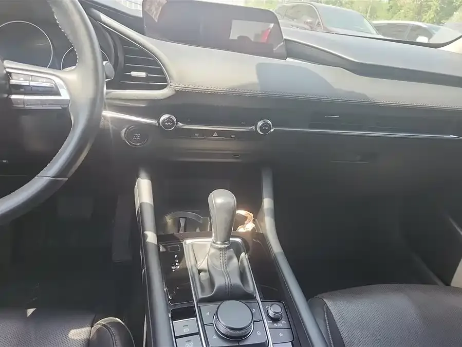 Mazda Axela Mazda3 Angkesela 2022 2.0L automatic quality version 2023 — миниатюра 4