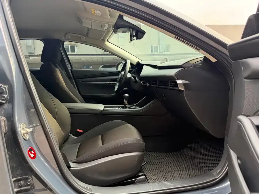 Mazda Axela Mazda3 Angkesela 2023 1.5L manual quality version 2024 — миниатюра 3