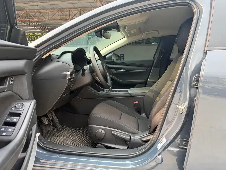 Mazda Axela Mazda3 Angkesela 2023 1.5L manual quality version 2024 — миниатюра 4