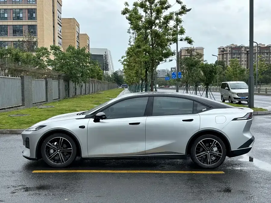 Deepal dark blue SL03 Dark Blue SL03 2022 1.5L 1200 Extended Range Edition 2023 — миниатюра 4