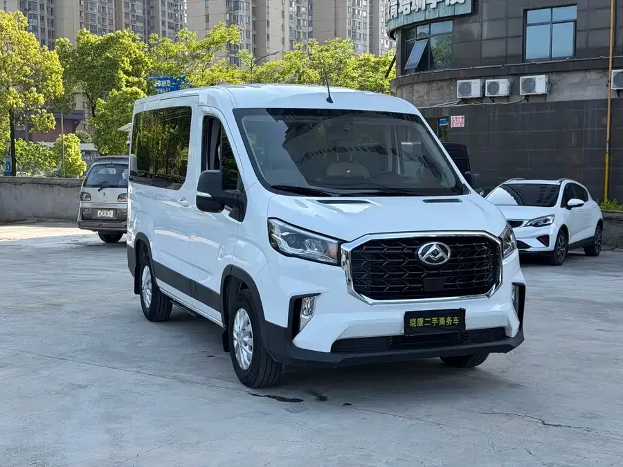 Maxus Xintu V90 Xintu V90 2024 Zhijie 2.0T automatic front-wheel drive short-axle mid-top rear single tire 5/6 seats 2024 — миниатюра 3