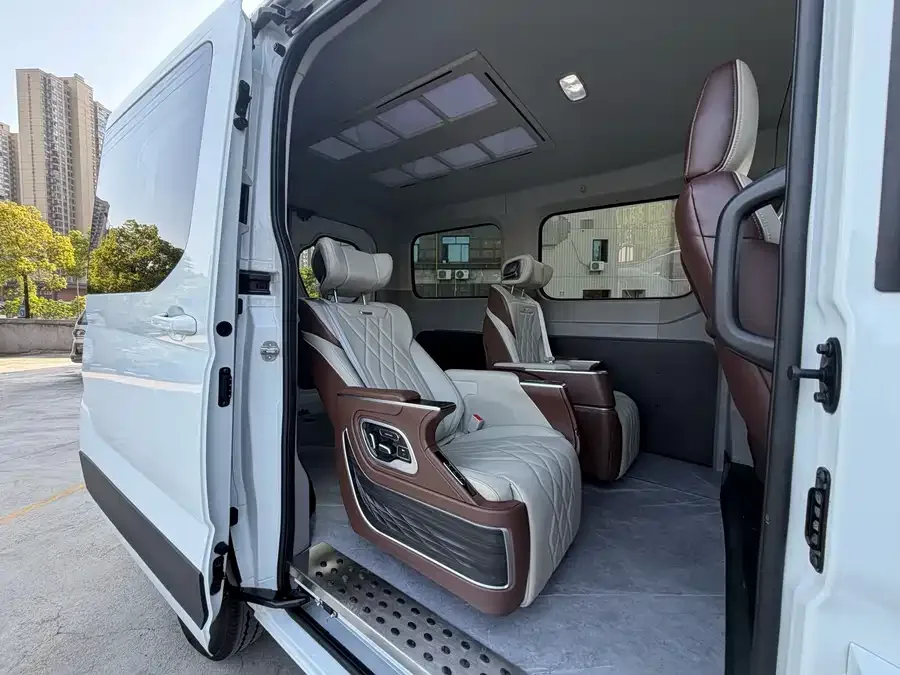 Maxus Xintu V90 Xintu V90 2024 Zhijie 2.0T automatic front-wheel drive short-axle mid-top rear single tire 5/6 seats 2024 — миниатюра 4