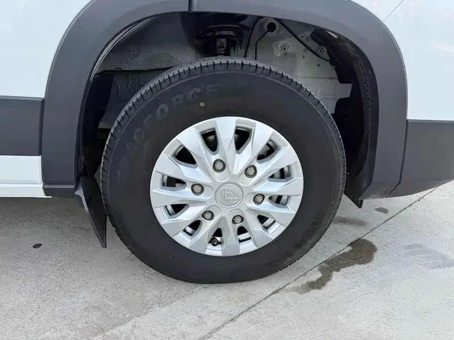 Maxus Xintu V90 Xintu V90 2024 Zhijie 2.0T automatic front-wheel drive short-axle mid-top rear single tire 5/6 seats 2024 — миниатюра 5