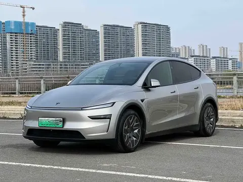 Tesla Model YL 2025 купить в Москве