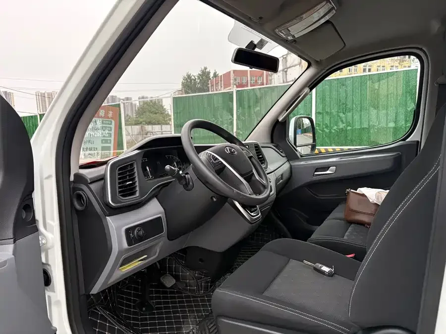 Maxus Xintu V80 Xintu V80 2025 PRO Aoyuntong 2.0T Automatic Short Axle Ultra-low Roof 5/6 Seaters 2025 — миниатюра 2