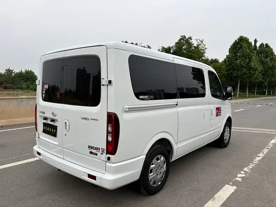 Maxus Xintu V80 Xintu V80 2025 PRO Aoyuntong 2.0T Automatic Short Axle Ultra-low Roof 5/6 Seaters 2025 — миниатюра 3