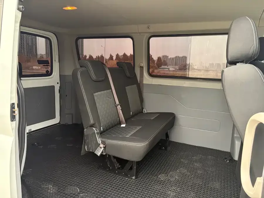 Maxus Xintu V80 Xintu V80 2025 PRO Aoyuntong 2.0T Automatic Short Axle Ultra-low Roof 5/6 Seaters 2025 — миниатюра 4