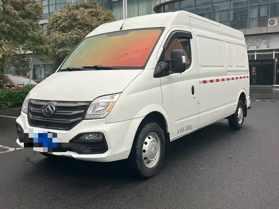 Maxus Xintu V80 Xintu V80 2025 Value Edition City Delivery King 2.0T Manual Long Wheelbase High Roof 3-Seater 2024 — фото 1, купить с доставкой в Москву