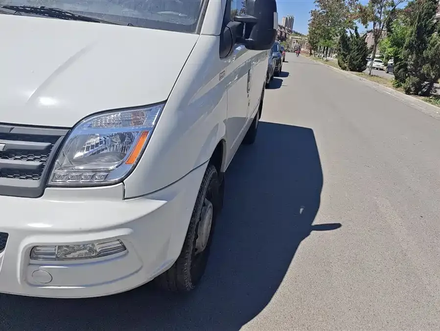 Maxus Xintu V80 Xintu V80 2021 2.0T Manual Classic Aoyuntong Short Axis Mid-Top 5/6 Seaters 2022 — миниатюра 2