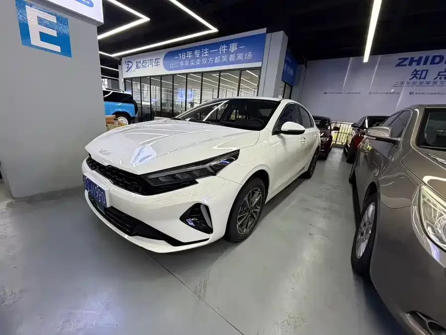 Kia K3 2023 1.5L CVT Luxury Edition 2023 — фото 1, купить с доставкой в Москву
