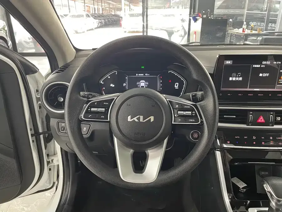 Kia K3 2021 facelift 1.5L CVT fashion version 2022 — миниатюра 3