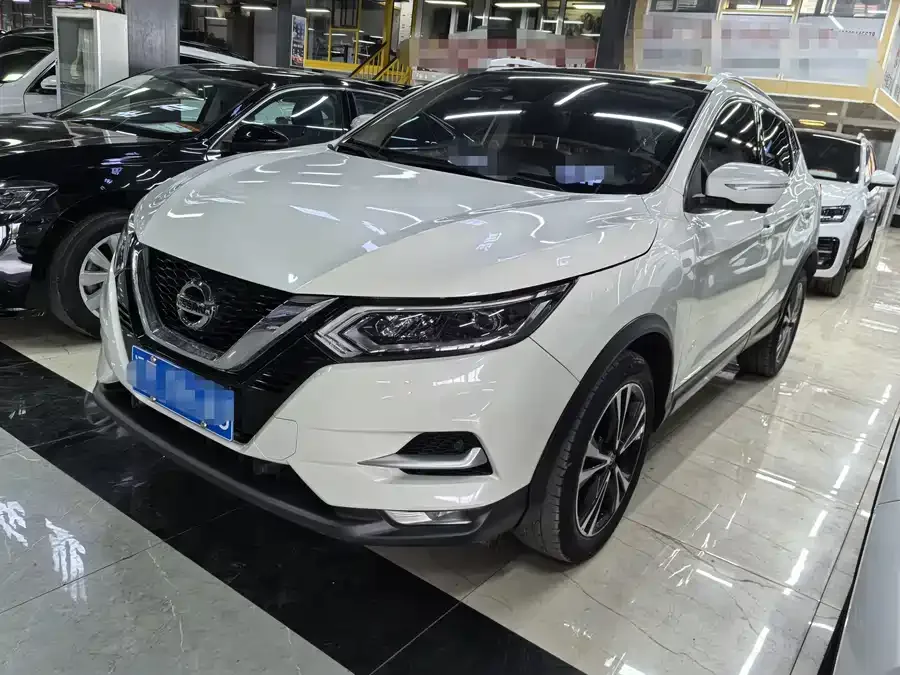 Nissan Qashqai Qashqai 2021 2.0L CVT Luxury Edition 2022 — фото 1, купить с доставкой в Москву