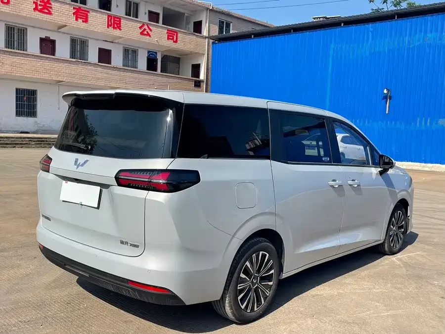 Wuling Starlight 730 New Energy Starlight 730 New Energy 2025 Plug-in Hybrid 125km Luxury Model 2025 — миниатюра 2