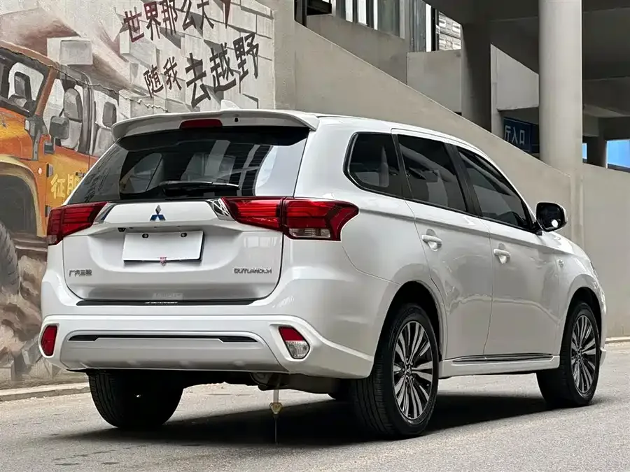 Mitsubishi Outlander Outlander 2021 2.0L 2WD 5-seater 2023 — миниатюра 2
