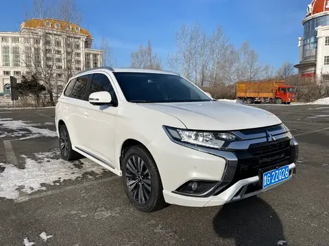 Mitsubishi Outlander 2023 купить в Москве