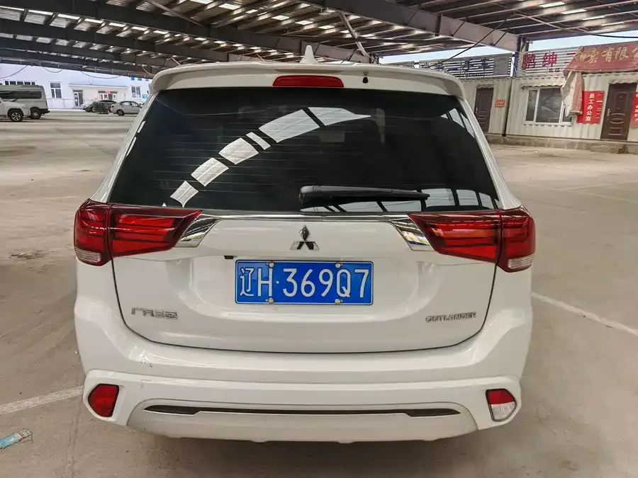 Mitsubishi Outlander Outlander 2021 2.0L 2WD Yaodong Edition 5 Seaters 2023 — миниатюра 2