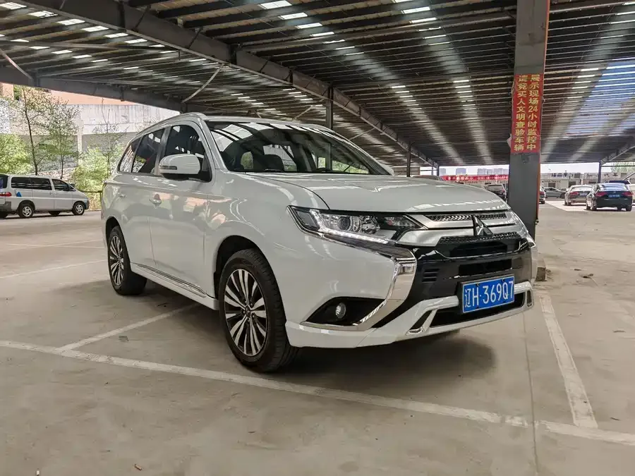 Mitsubishi Outlander Outlander 2021 2.0L 2WD Yaodong Edition 5 Seaters 2023 — фото 1, купить с доставкой в Москву