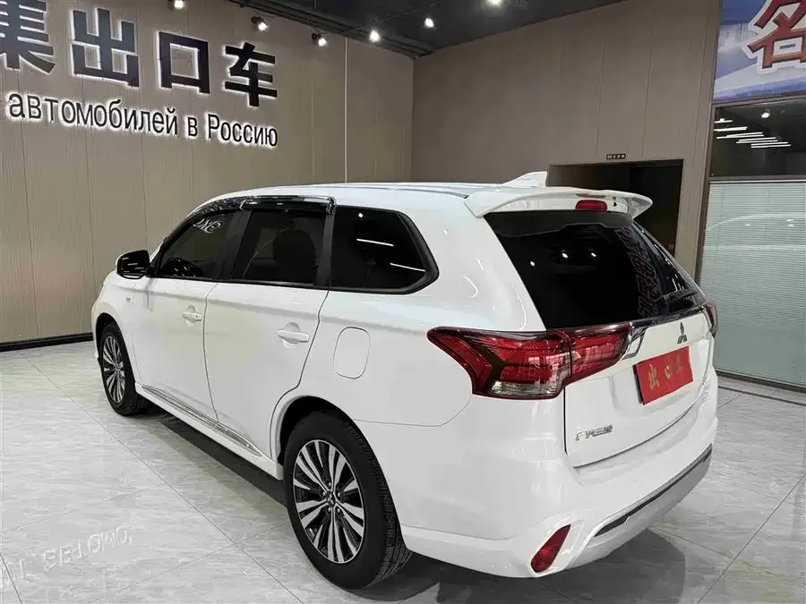 Mitsubishi Outlander Outlander 2021 2.0L 2WD 5-seater 2022 — миниатюра 2
