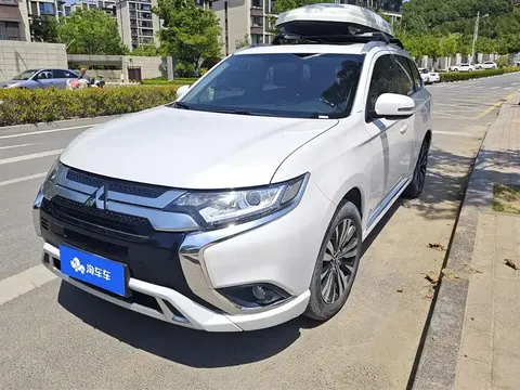 Mitsubishi Outlander 2022 купить в Москве