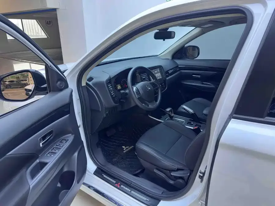 Mitsubishi Outlander Outlander 2021 facelift 2.0L 2WD 5-seater 2022 — миниатюра 4