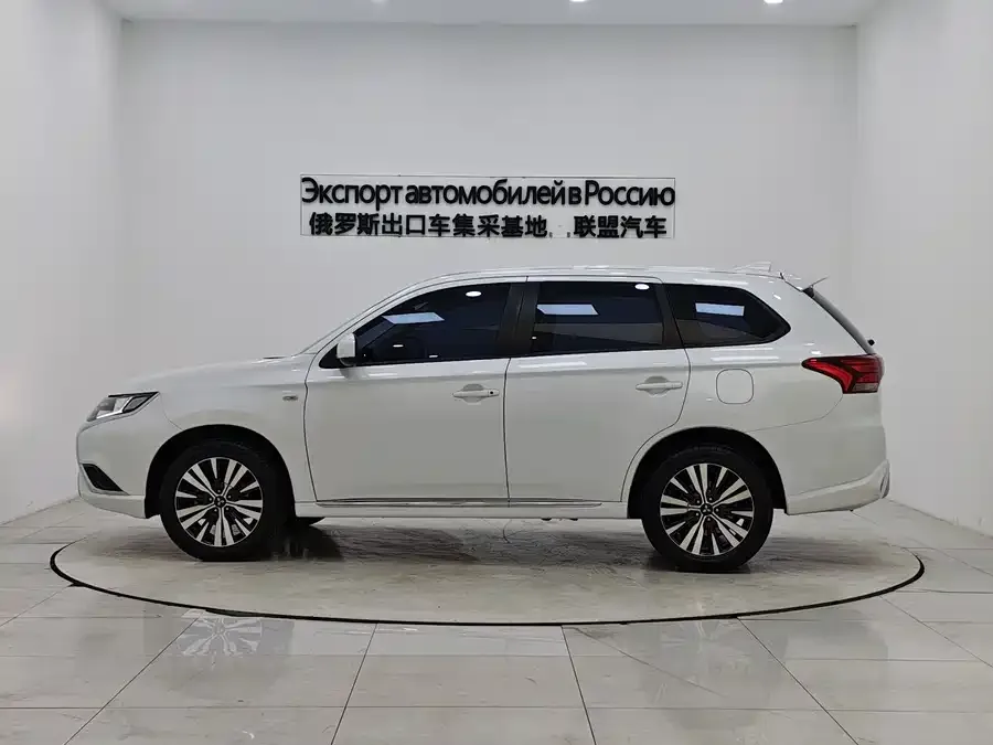 Mitsubishi Outlander Outlander 2021 facelift 2.0L 2WD 5-seater 2022 — миниатюра 2
