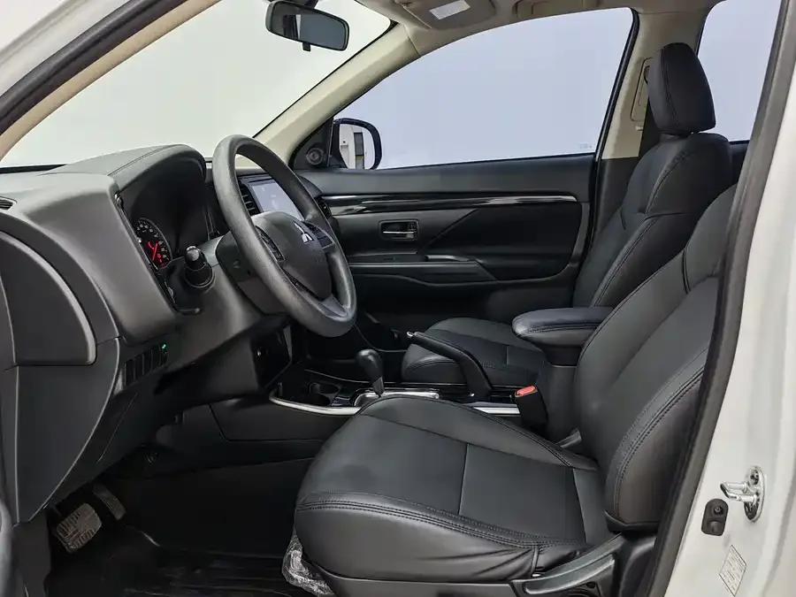 Mitsubishi Outlander Outlander 2021 facelift 2.0L 2WD 5-seater 2022 — миниатюра 4