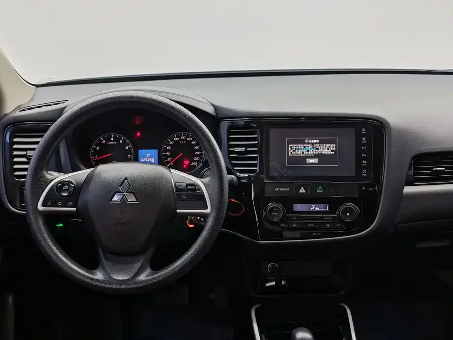 Mitsubishi Outlander Outlander 2021 facelift 2.0L 2WD 5-seater 2022 — миниатюра 5