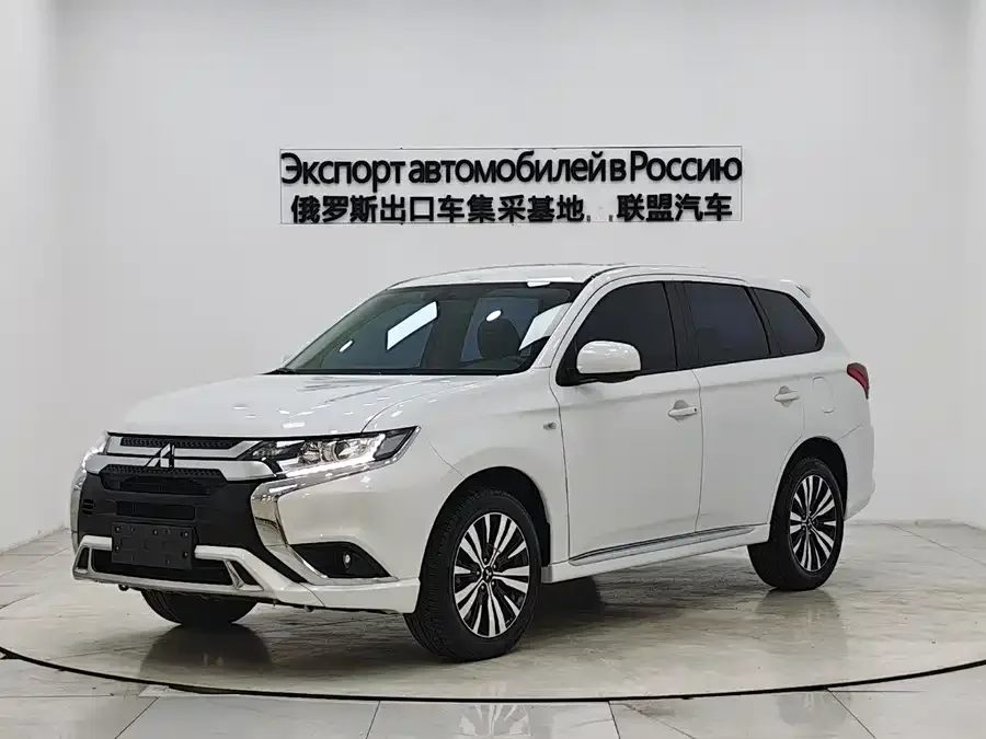 Mitsubishi Outlander Outlander 2021 facelift 2.0L 2WD 5-seater 2022 — фото 1, купить с доставкой в Москву