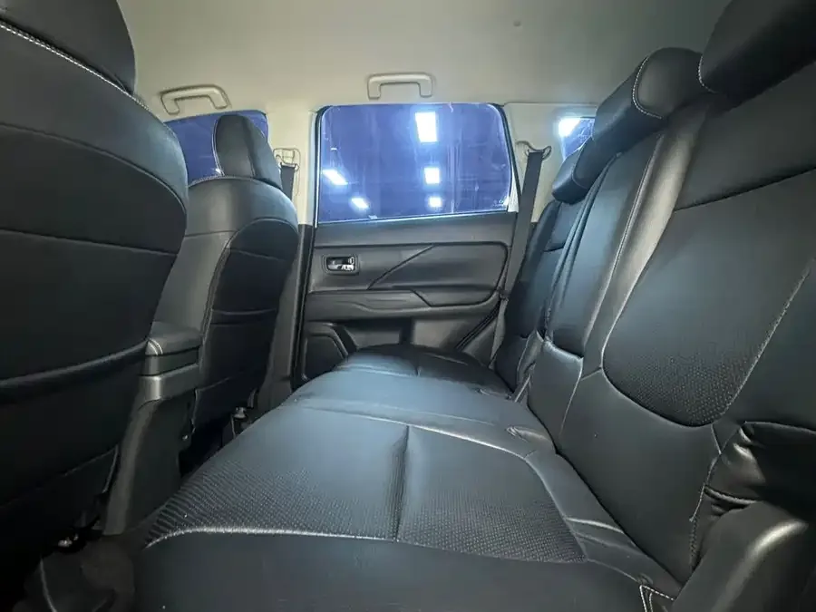 Mitsubishi Outlander Outlander 2021 2.0L 2WD 5-seater 2022 — миниатюра 3