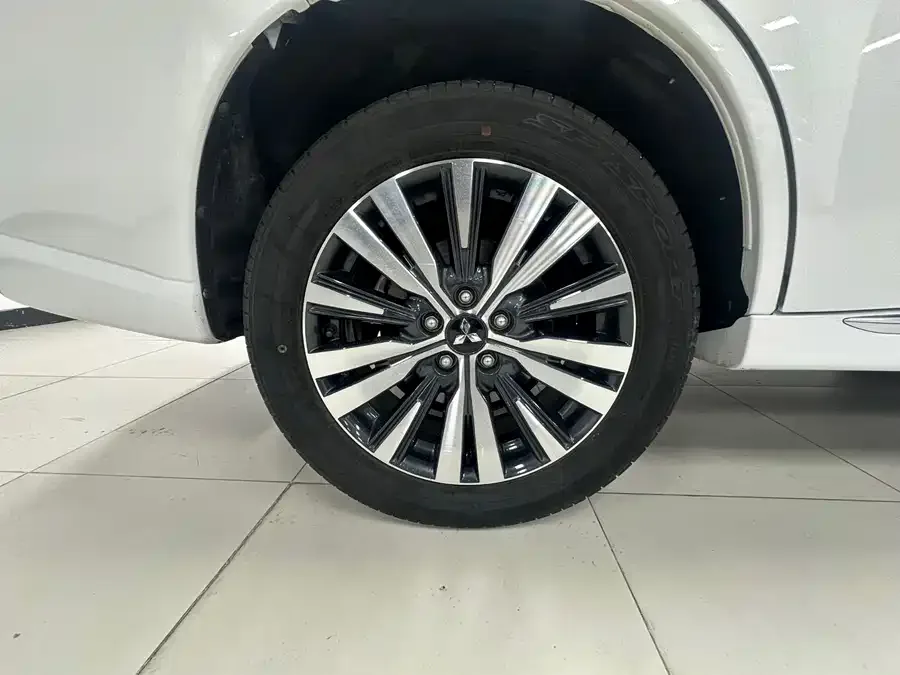 Mitsubishi Outlander Outlander 2021 2.0L 2WD 5-seater 2022 — миниатюра 4