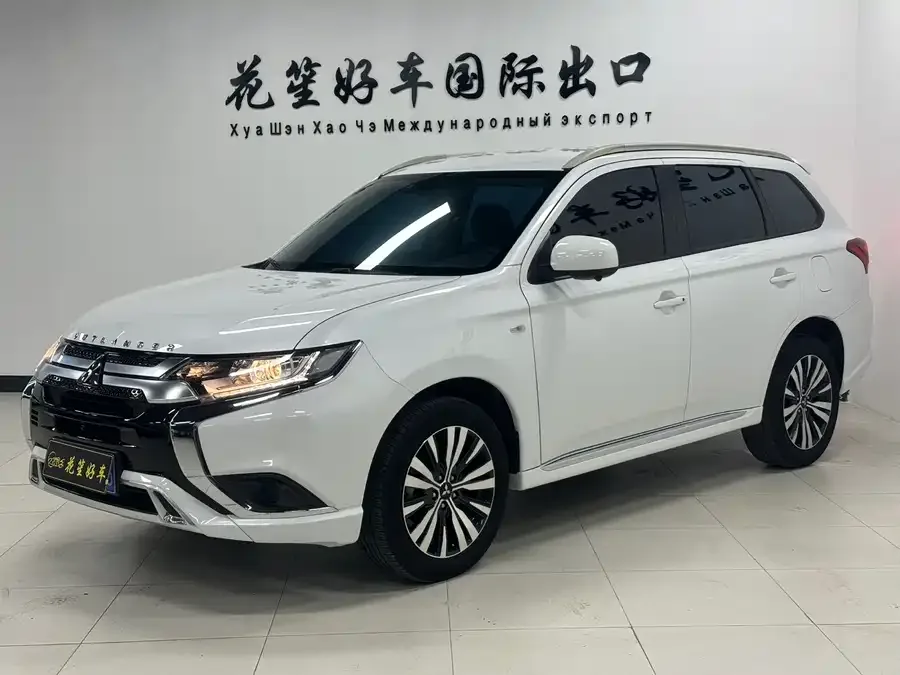 Mitsubishi Outlander Outlander 2021 2.0L 2WD 5-seater 2022 — фото 1, купить с доставкой в Москву