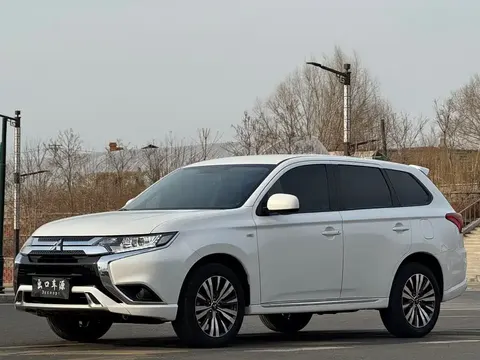 Mitsubishi Outlander 2022 купить в Москве
