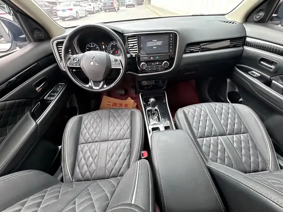 Mitsubishi Outlander Outlander 2021 2.0L 2WD Enjoy Edition 7 Seaters 2022 — миниатюра 2