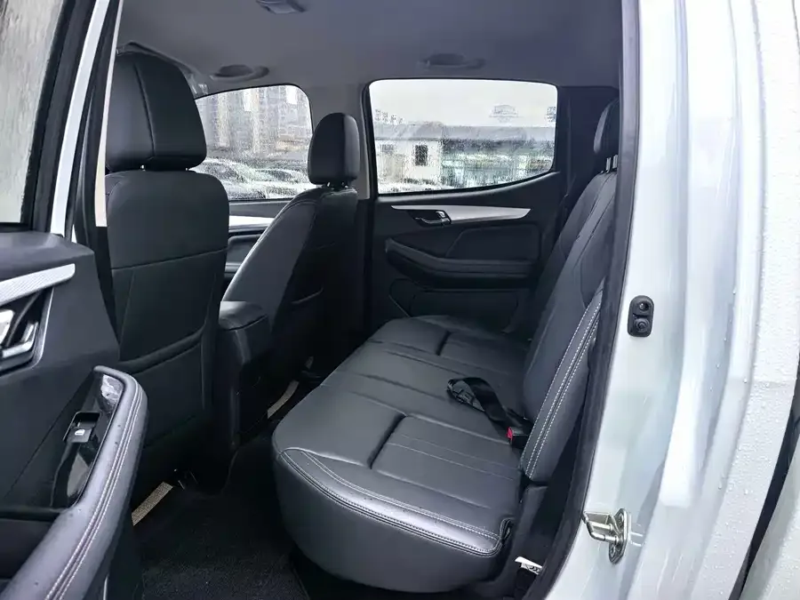 Isuzu RE-MAX Ruimai RE-MAX Ruimai 2023 2.5T Diesel Manual 4WD Chimai Edition Long Wheelbase 2024 — миниатюра 2