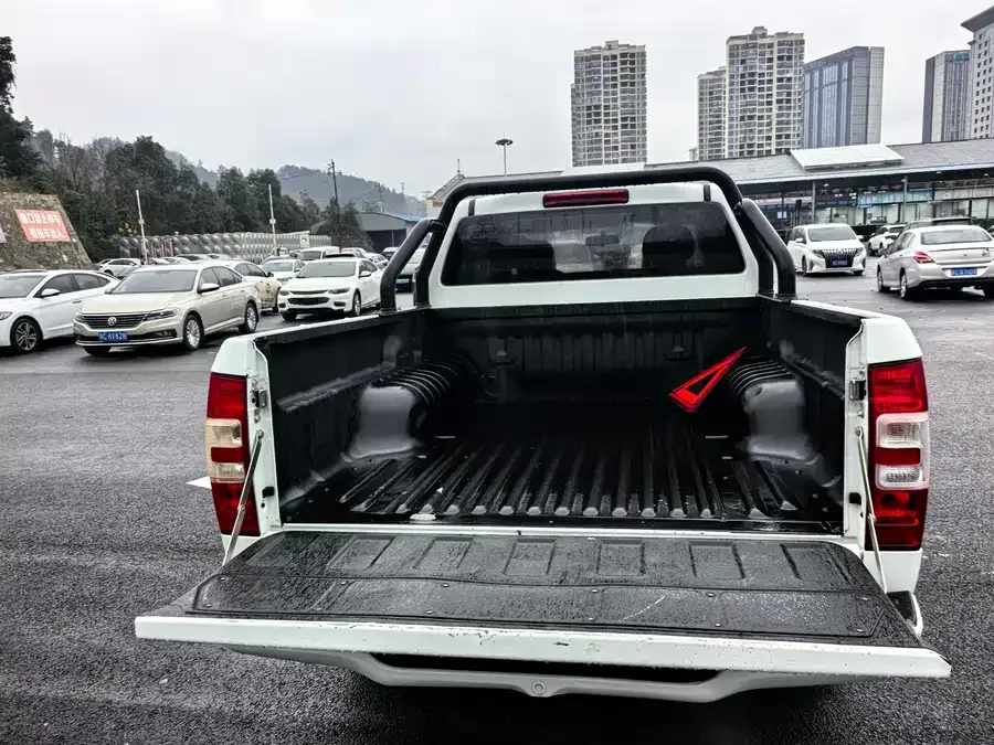 Isuzu RE-MAX Ruimai RE-MAX Ruimai 2023 2.5T Diesel Manual 4WD Chimai Edition Long Wheelbase 2024 — миниатюра 3