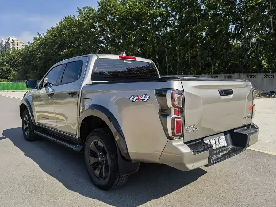 Isuzu D-MAX D-MAX 2023 1.9T Automatic 4WD V-CROSS Leading Edition 2023 — миниатюра 4