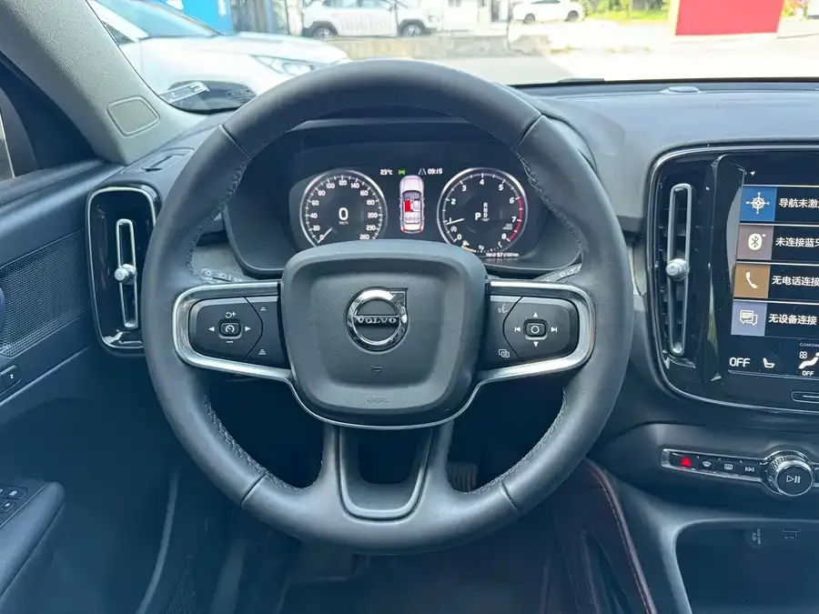 Volvo XC40 2022 T4 four-wheel drive Zhiyuan luxury version 2022 — миниатюра 2
