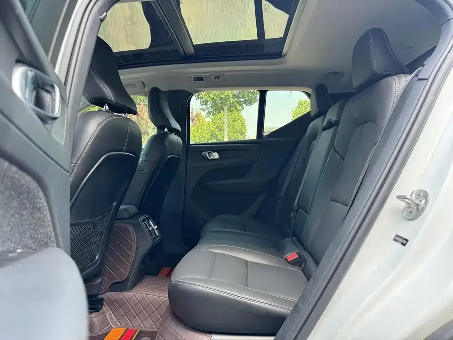 Volvo XC40 2022 T4 four-wheel drive Zhiyuan luxury version 2022 — миниатюра 5